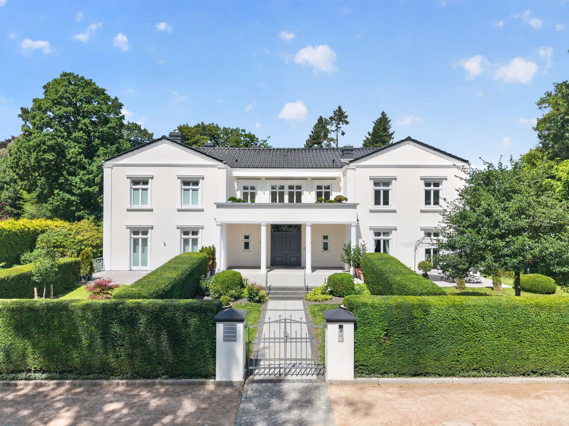 Imposantes Anwesen – Haus-im-Haus-Charakter mit großzügigem Grundstück